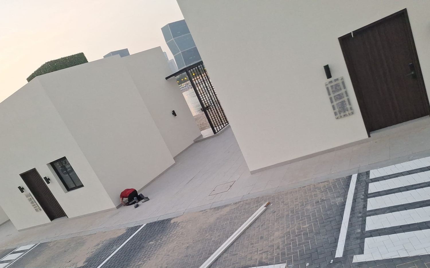 Finished bay markings and crossing outside completed units at Ariane District 1
