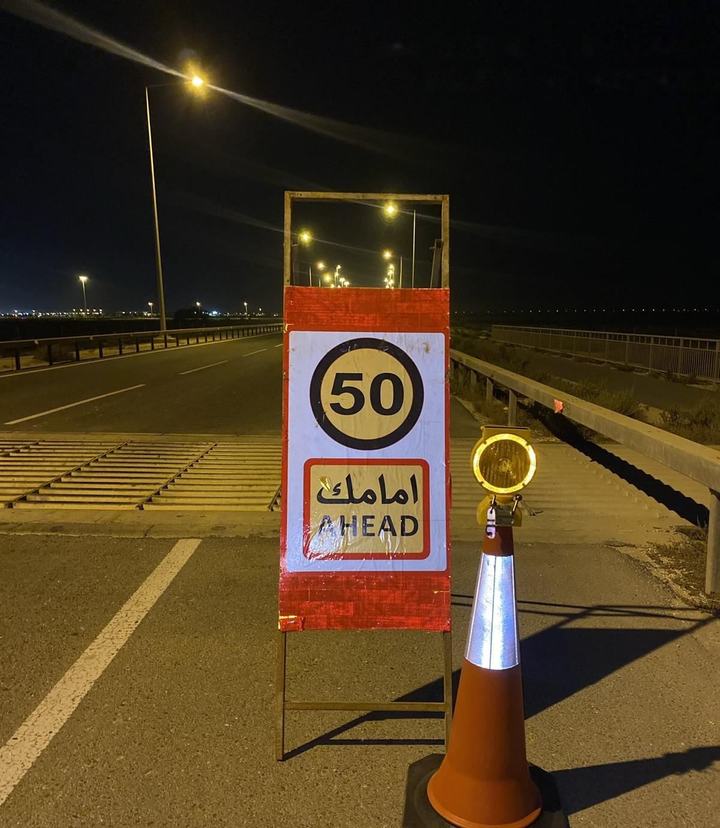 Temporary 50 ahead sign with warning beacon